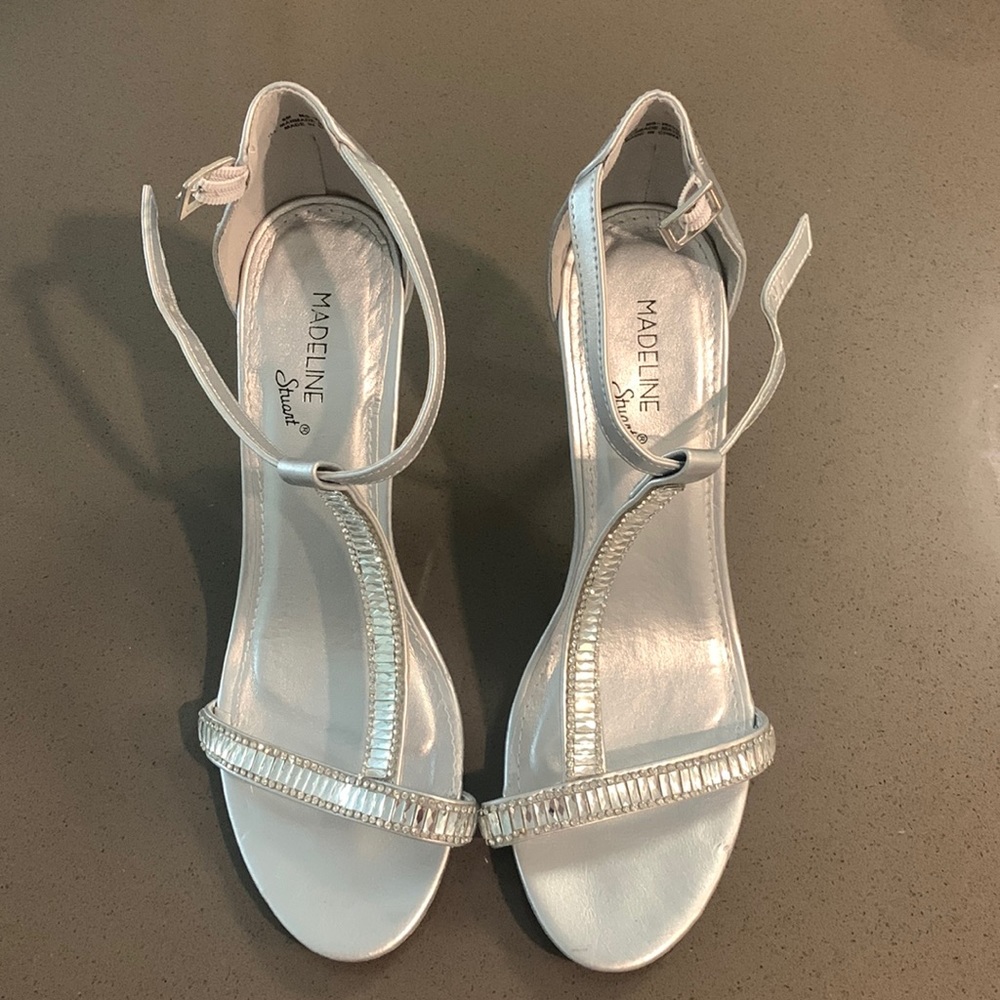 Brand new heels; worn once! Brand: Madeline Stuart.